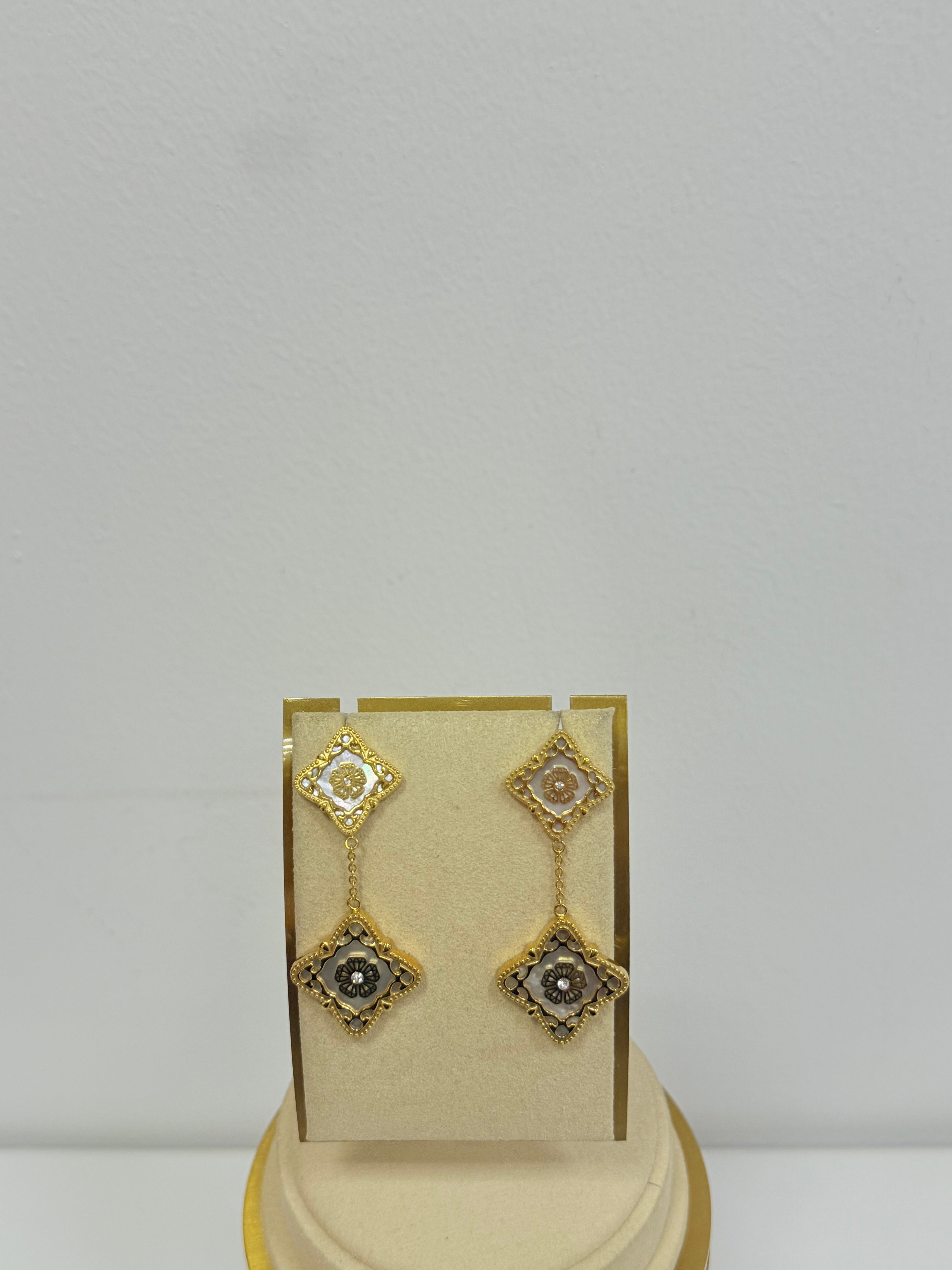 New Blossom gold white Long Earring