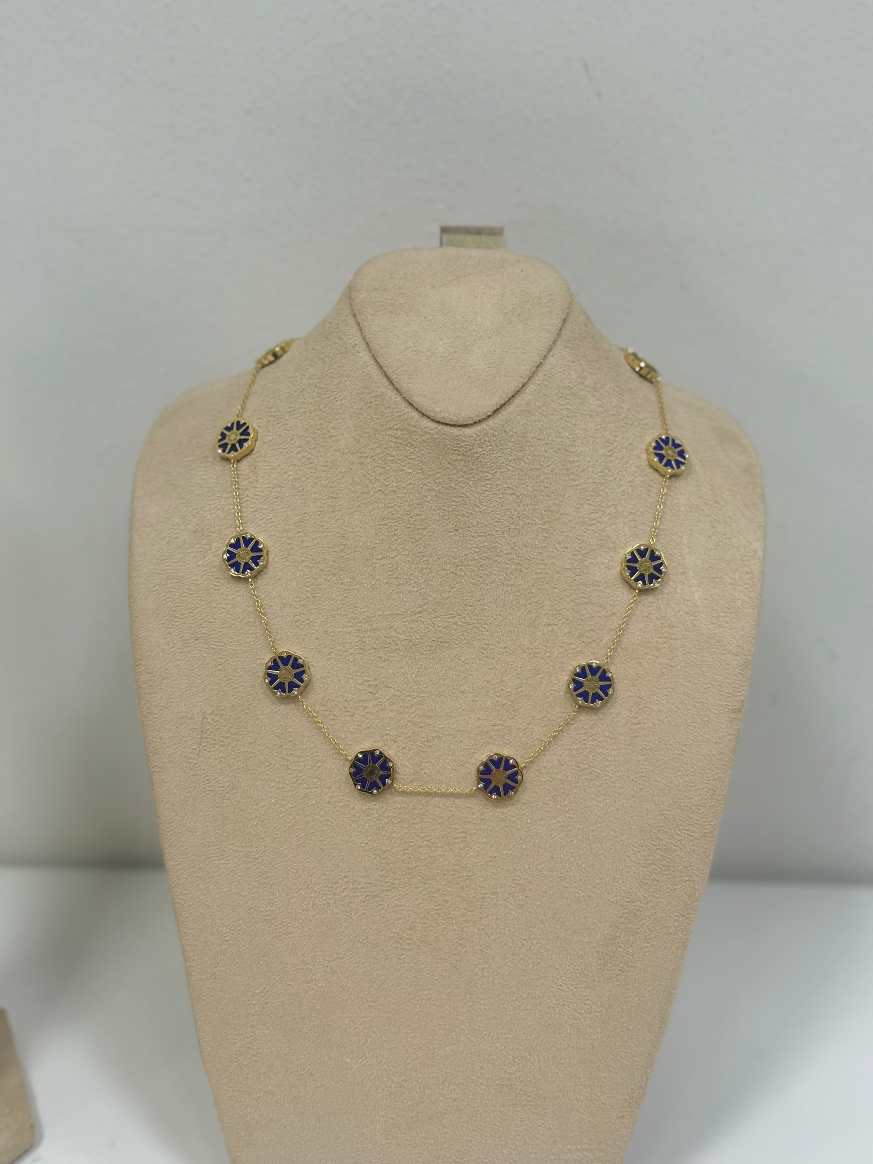 قلادة Monof Gold Dark Blue بـ 10 زهور