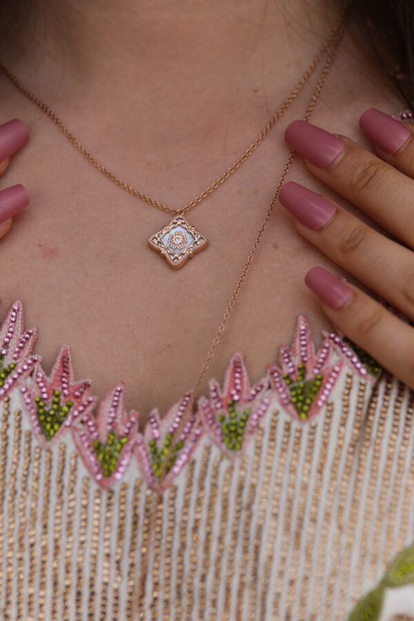 New Blossom Rose Gold white short necklace