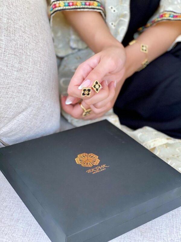 Blossom Gold Black Necklace & Earring