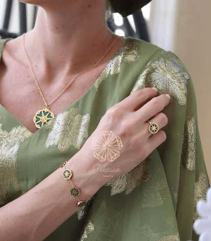 Monof gold green long necklace