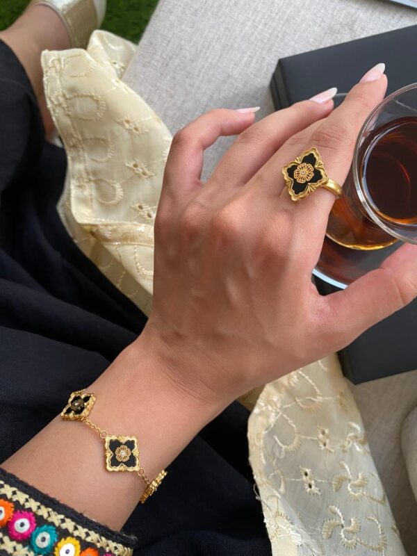 Blossom Gold black Ring