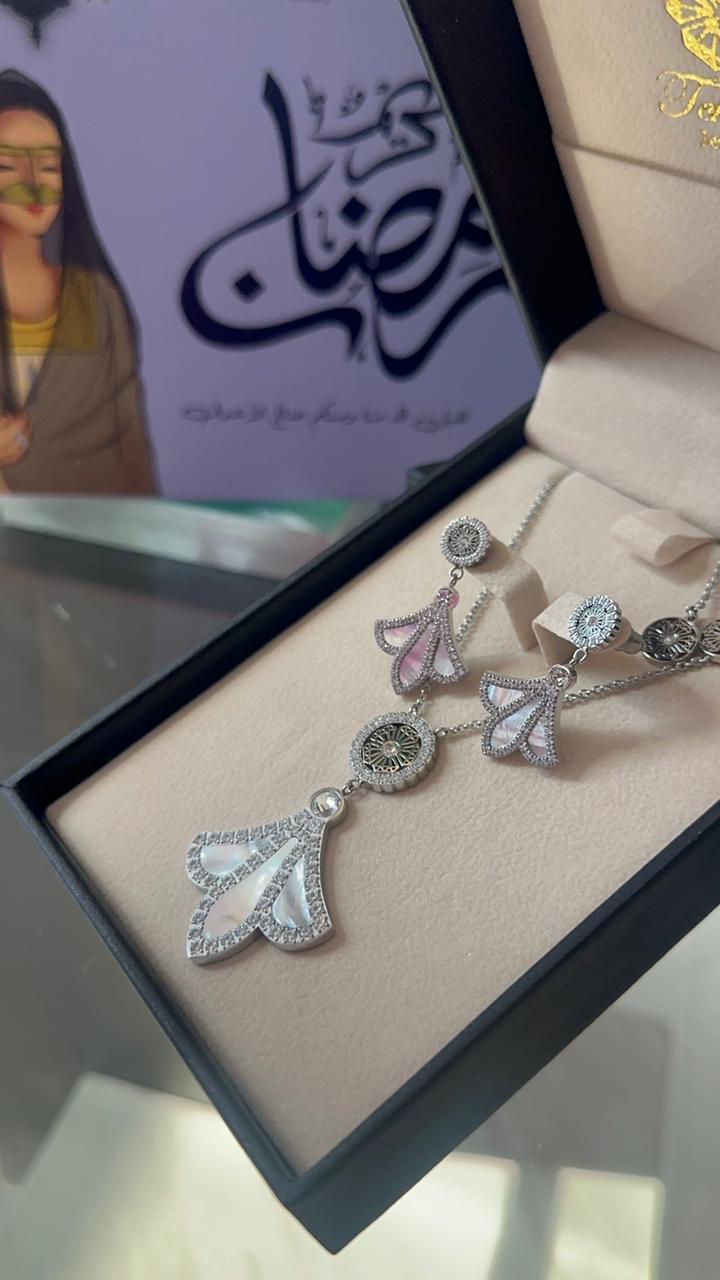 The Sadaf Silver Earrings are a beautiful and versatile pair of earrings that can be dressed up or down. They are made from 925 sterling silver